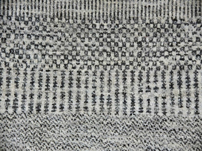 Modern / Contemporary hand-knotted wool rug in Gray, 9'8" x 9'9" — SKU O079563 (view 8)