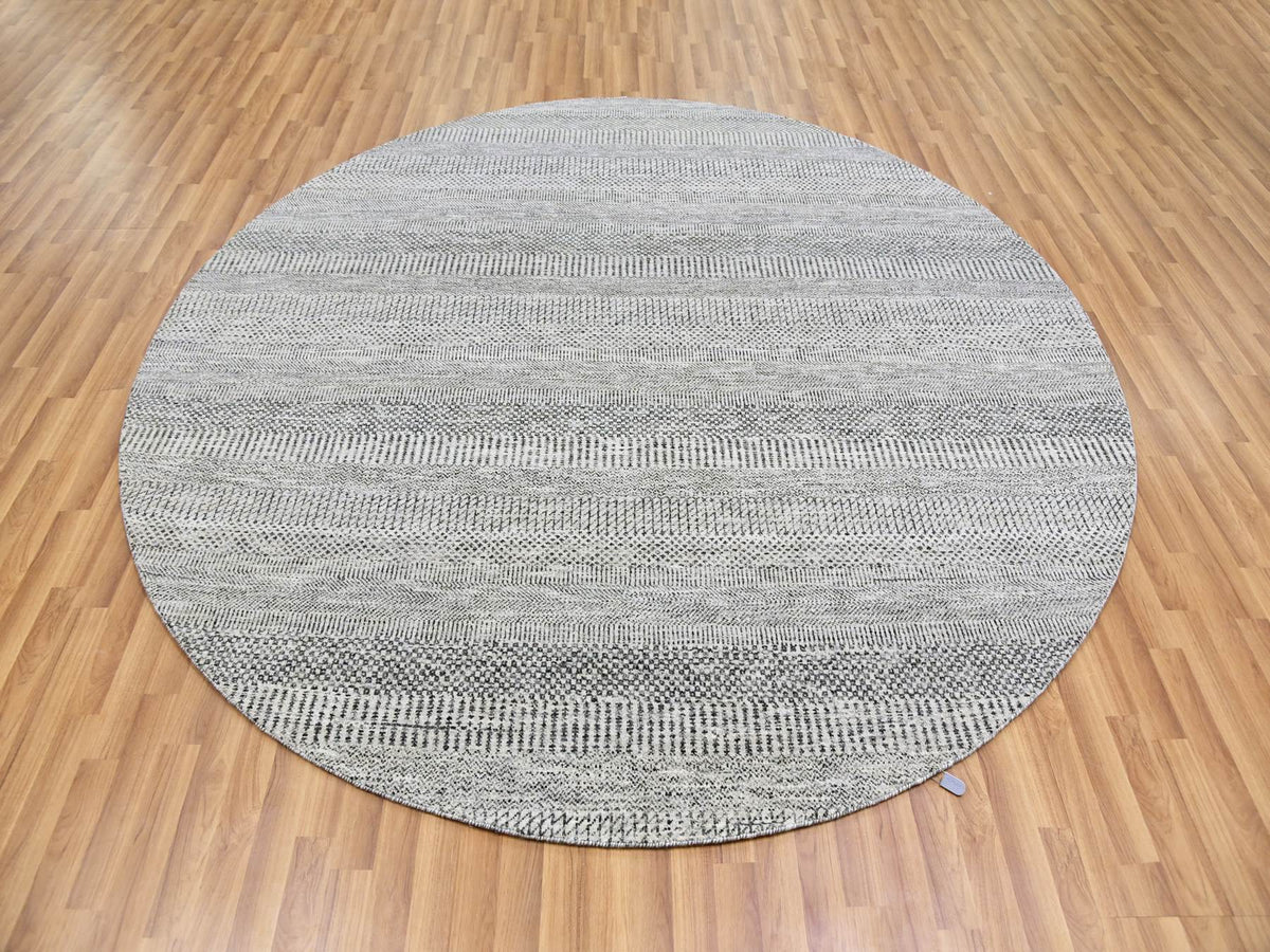 Modern / Contemporary hand-knotted wool rug in Gray, 7'9" x 7'9" — SKU O079564 (view 2)