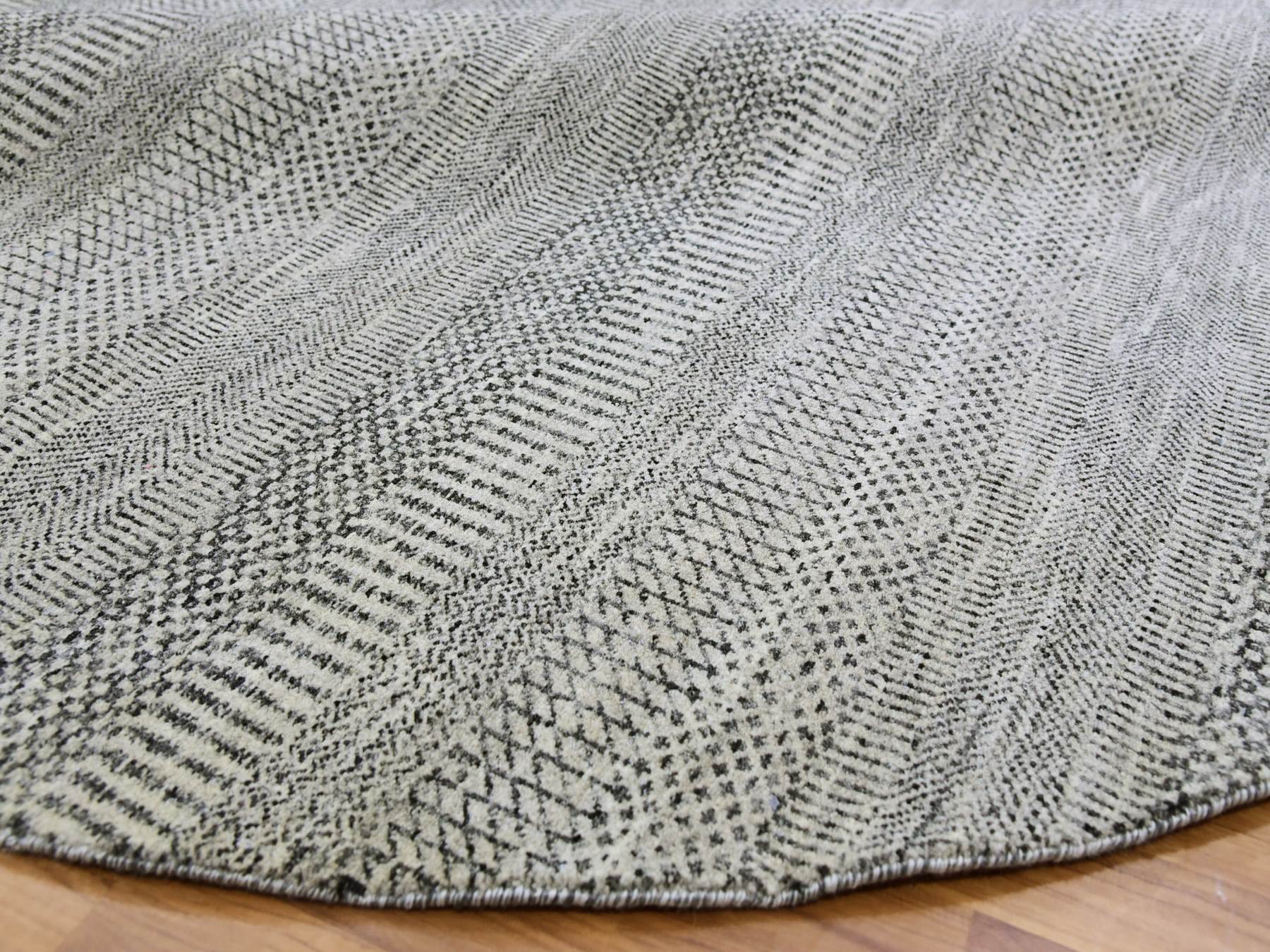 Modern / Contemporary hand-knotted wool rug in Gray, 7'9" x 7'9" — SKU O079564 (view 6)