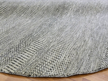 Modern / Contemporary hand-knotted wool rug in Gray, 7'9" x 7'9" — SKU O079564 (view 6)