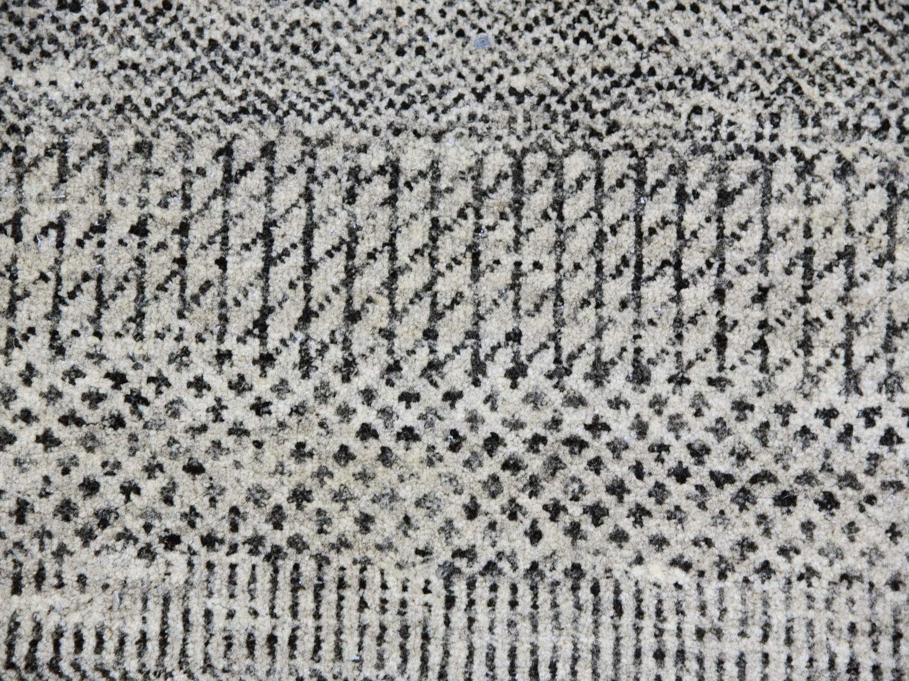 Modern / Contemporary hand-knotted wool rug in Gray, 7'9" x 7'9" — SKU O079564 (view 8)