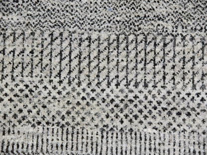 Modern / Contemporary hand-knotted wool rug in Gray, 7'9" x 7'9" — SKU O079564 (view 8)