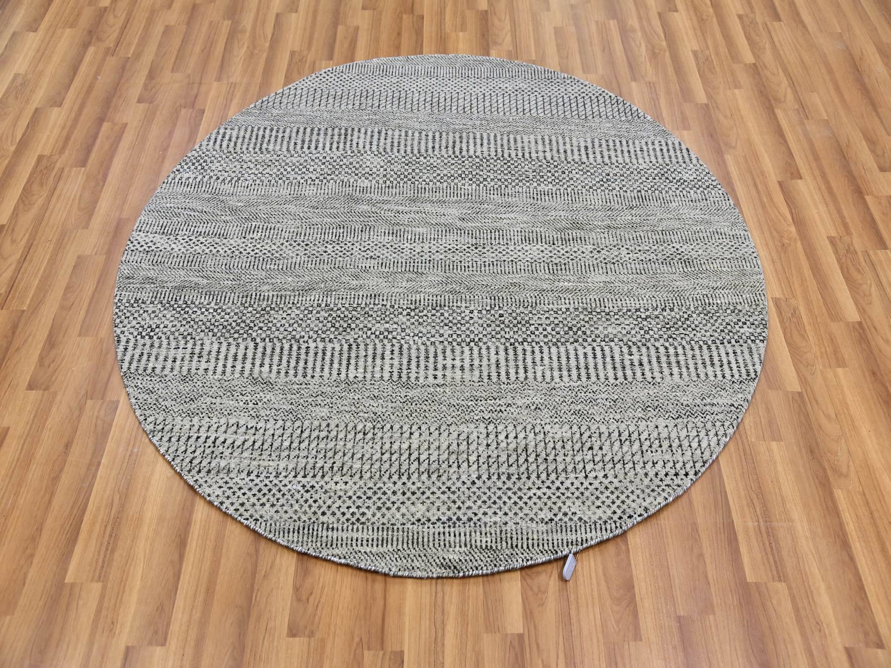 Modern / Contemporary hand-knotted wool rug in Gray, 4'9" x 4'10" — SKU O079567 (view 2)