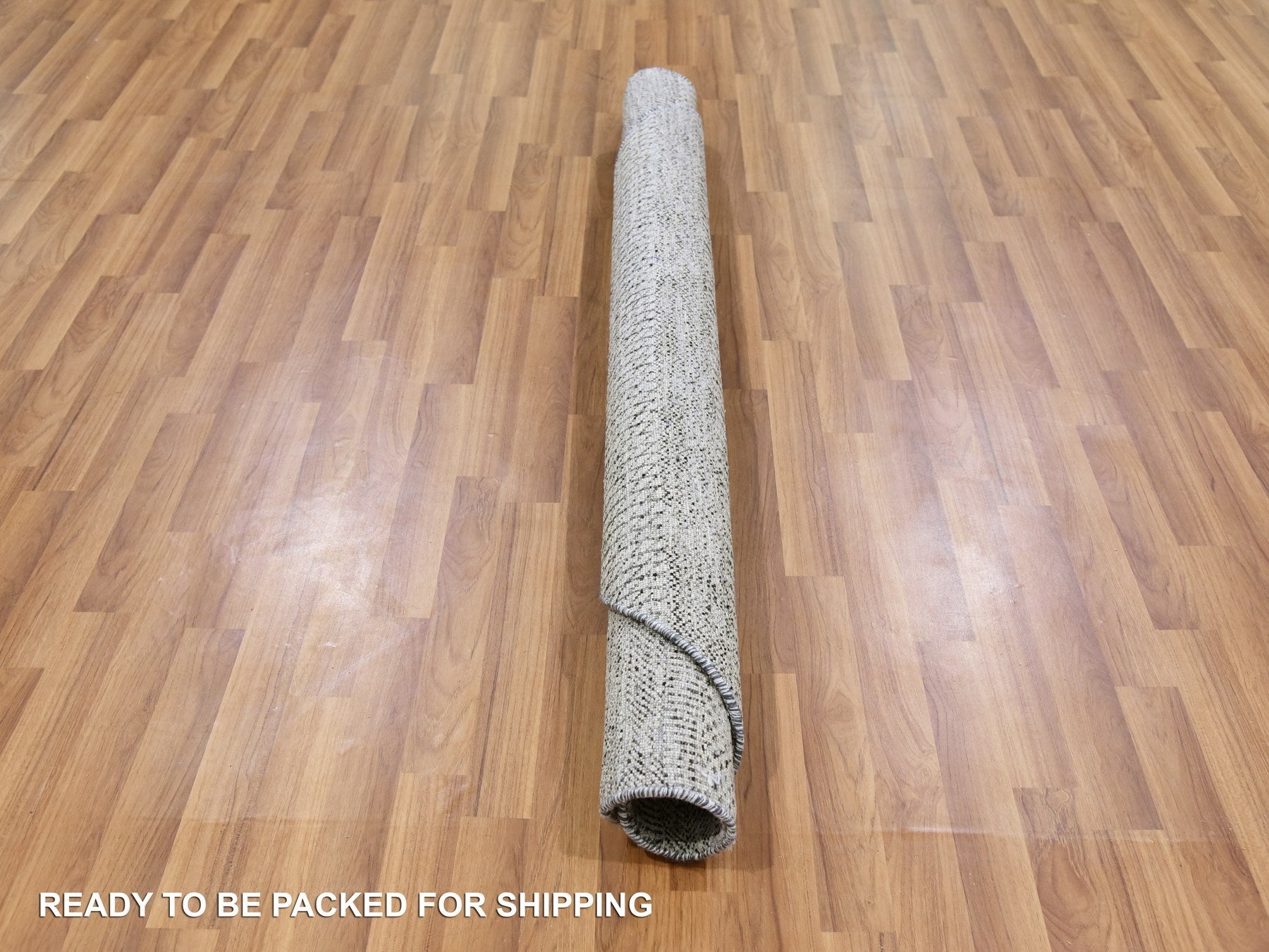 Modern / Contemporary hand-knotted wool rug in Gray, 4'9" x 4'10" — SKU O079567 (view 5)