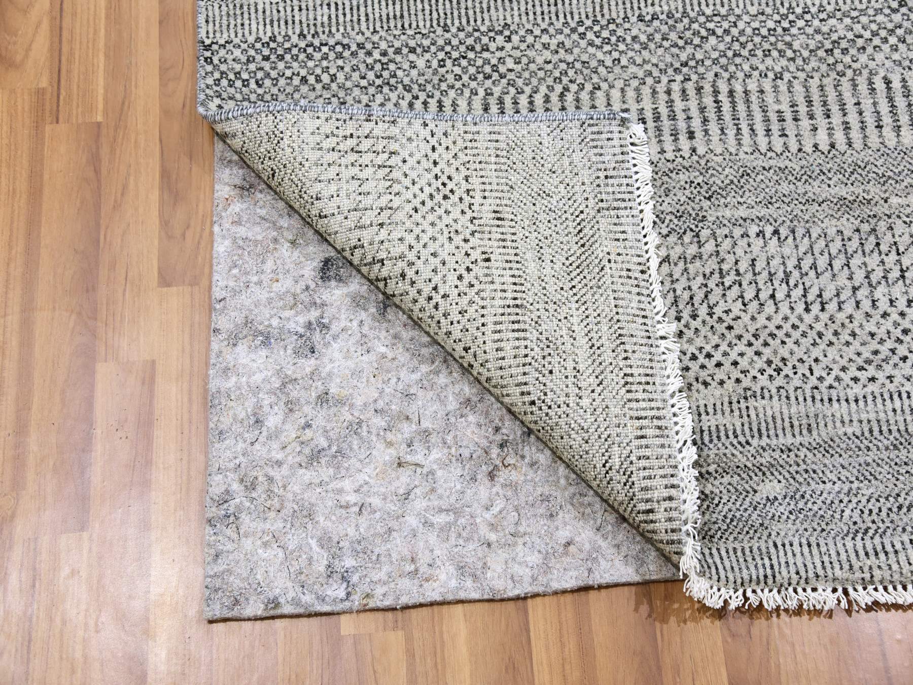 Modern / Contemporary hand-knotted wool runner in Gray, 4'1" x 12'1" — SKU O079568 (view 3)