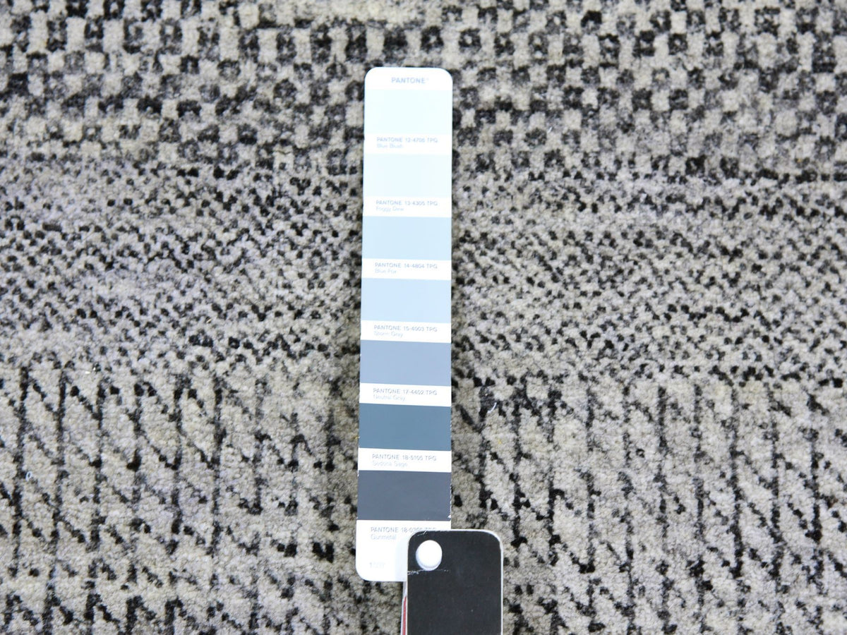 Modern / Contemporary hand-knotted wool runner in Gray, 4'1" x 12'1" — SKU O079569 (view 4)