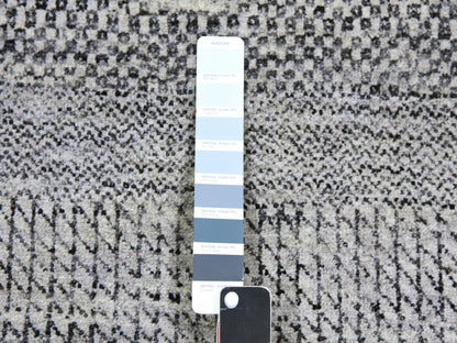 Modern / Contemporary hand-knotted wool runner in Gray, 4'1" x 12'1" — SKU O079569 (view 4)