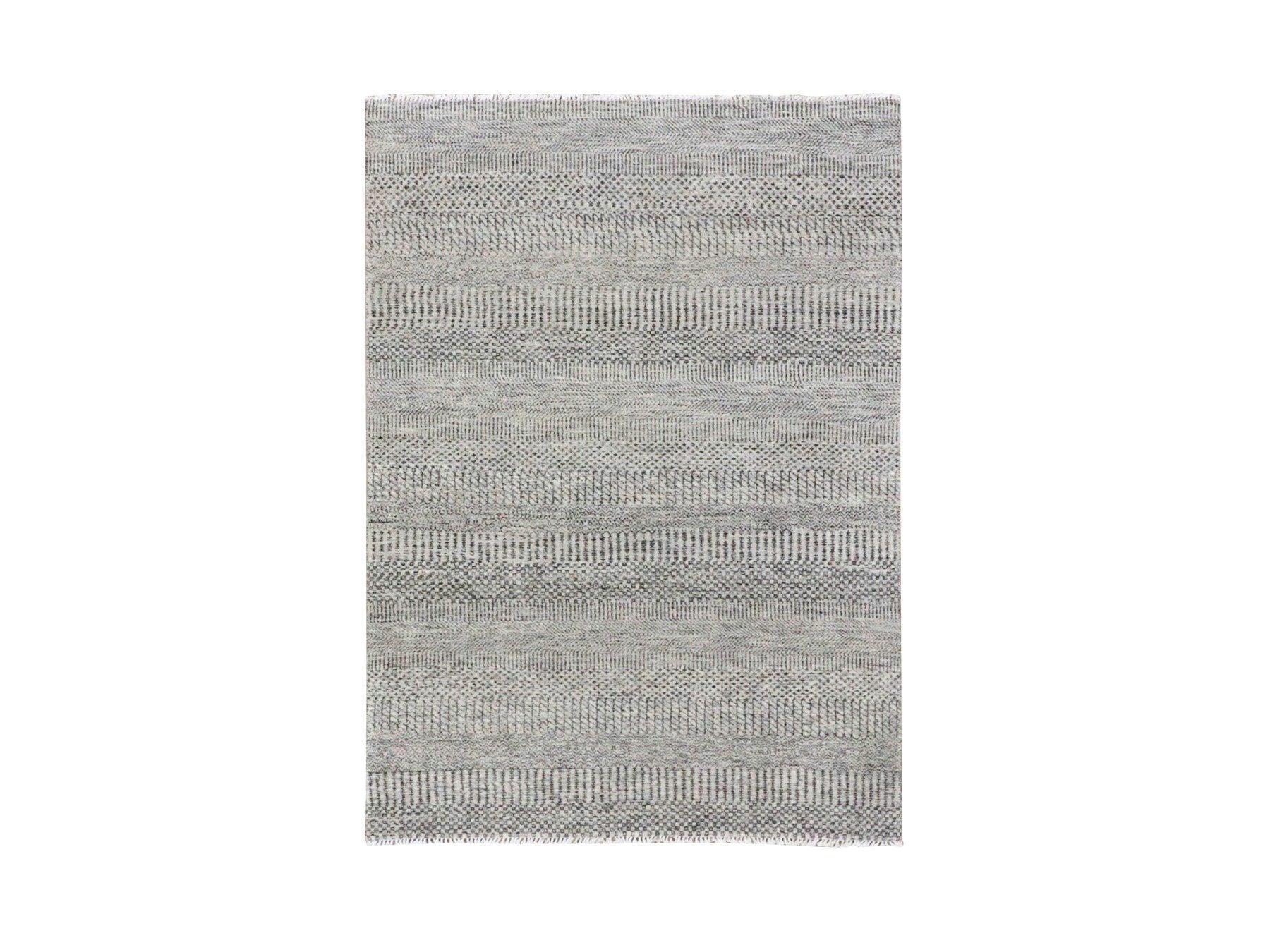 Modern / Contemporary hand-knotted wool rug in Gray, 4'2" x 6'1" — SKU O079576