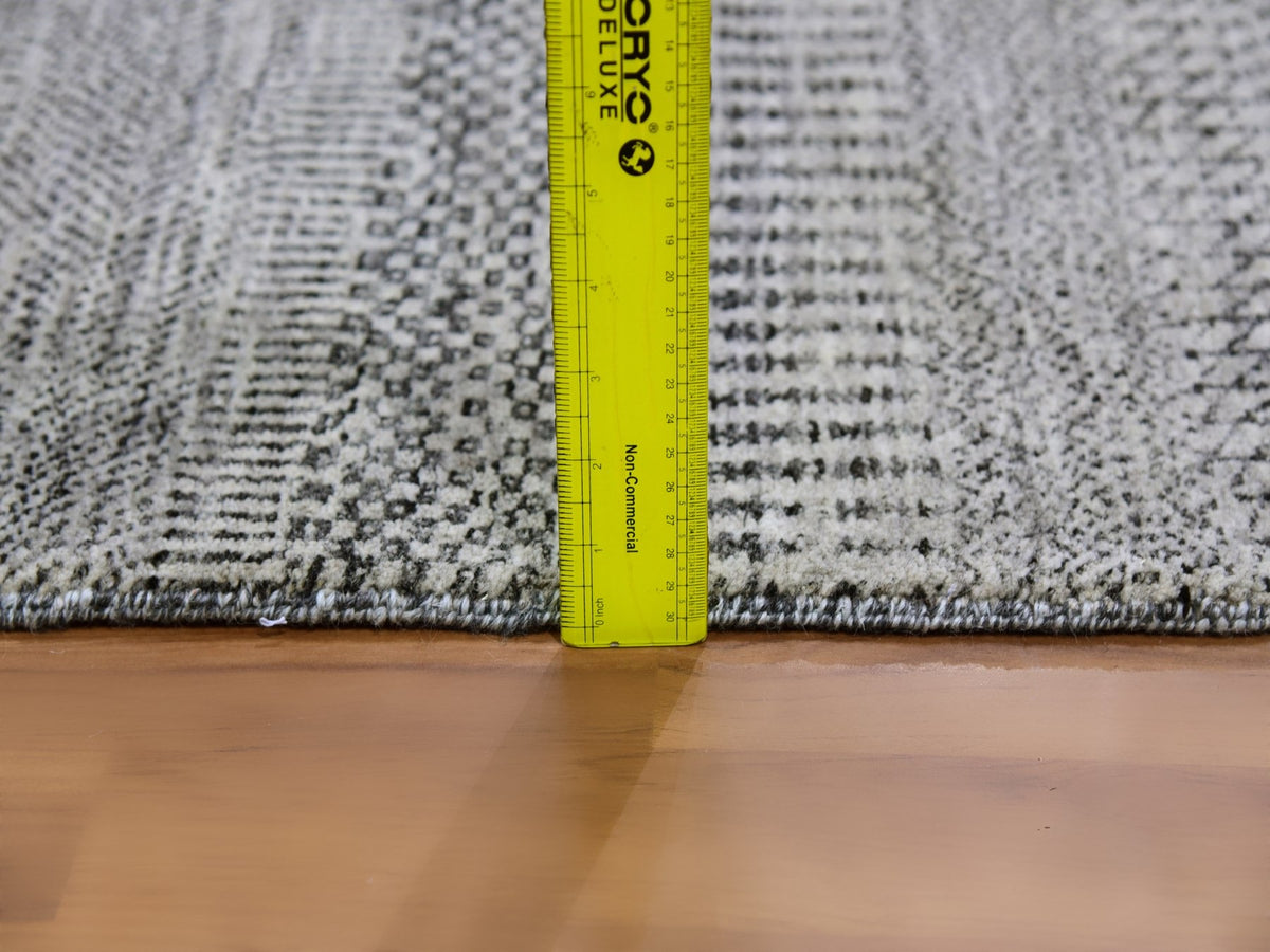 Modern / Contemporary hand-knotted wool rug in Gray, 4'2" x 6'1" — SKU O079576 (view 6)