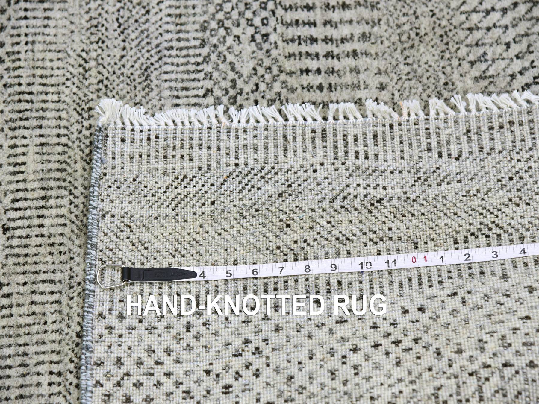 Modern / Contemporary hand-knotted wool rug in Gray, 4'2" x 6'1" — SKU O079576 (view 7)