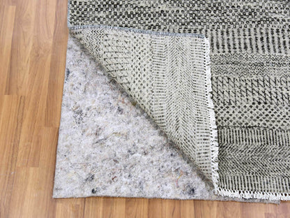 Modern / Contemporary hand-knotted wool rug in Gray, 3' x 4'9" — SKU O079577 (view 3)