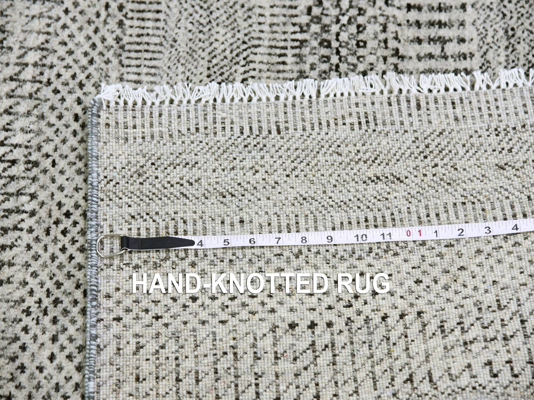 Modern / Contemporary hand-knotted wool rug in Gray, 3' x 4'9" — SKU O079577 (view 7)