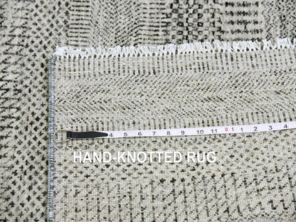 Modern / Contemporary hand-knotted wool rug in Gray, 3' x 4'9" — SKU O079577 (view 7)