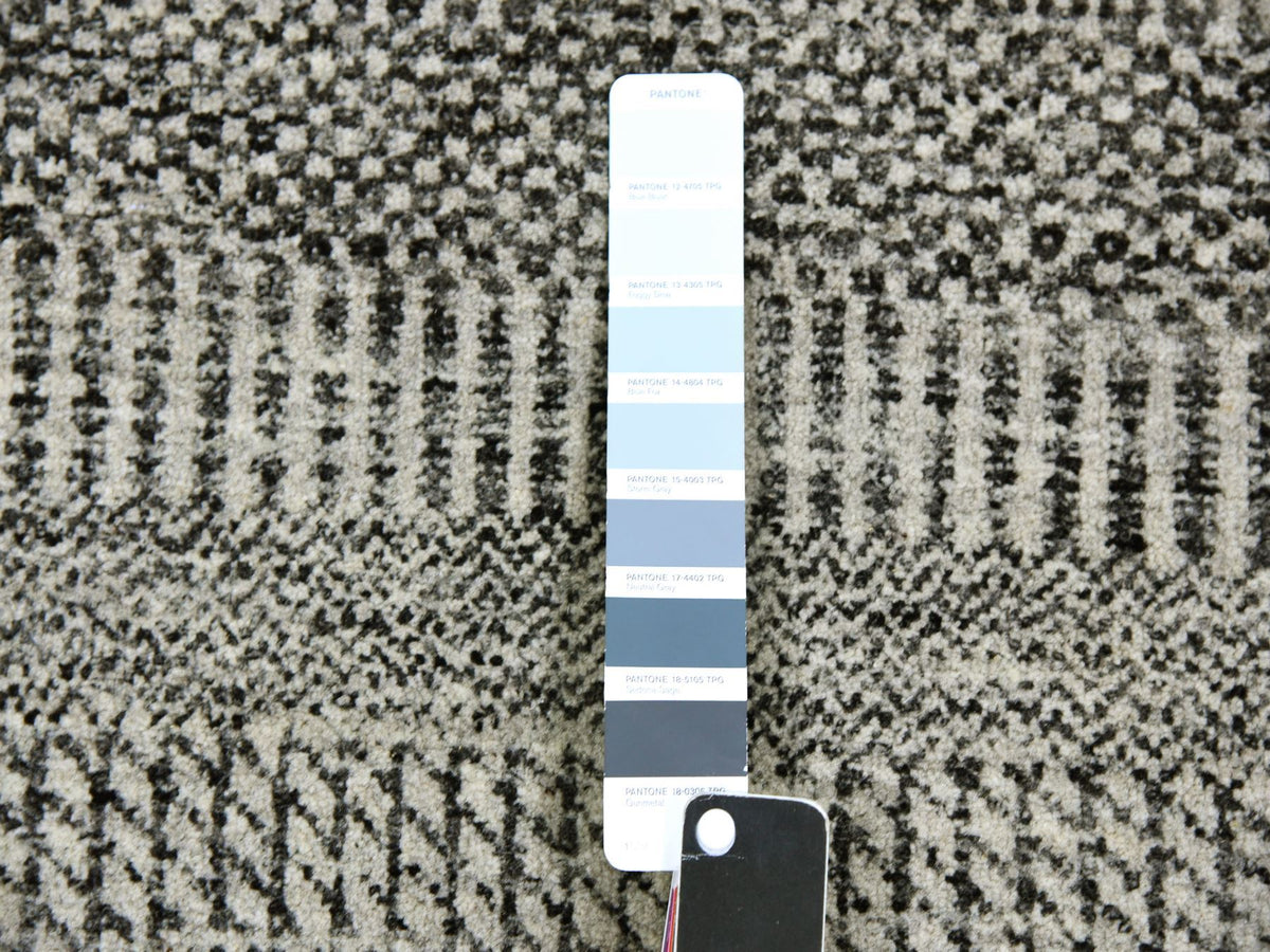 Modern / Contemporary hand-knotted wool rug in Gray, 2'7" x 4'1" — SKU O079578 (view 4)