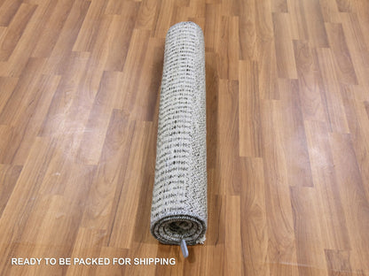Modern / Contemporary hand-knotted wool rug in Gray, 2'7" x 4'1" — SKU O079578 (view 5)