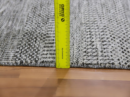 Modern / Contemporary hand-knotted wool rug in Gray, 2'7" x 4'1" — SKU O079578 (view 6)