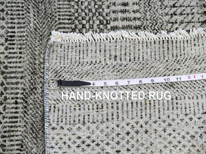 Modern / Contemporary hand-knotted wool rug in Gray, 2'7" x 4'1" — SKU O079578 (view 7)