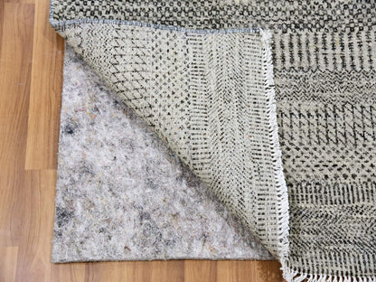 Modern / Contemporary hand-knotted wool rug in Gray, 3' x 4'10" — SKU O079579 (view 3)