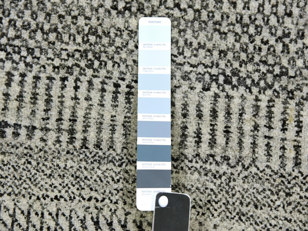 Modern / Contemporary hand-knotted wool rug in Gray, 3' x 4'10" — SKU O079579 (view 4)