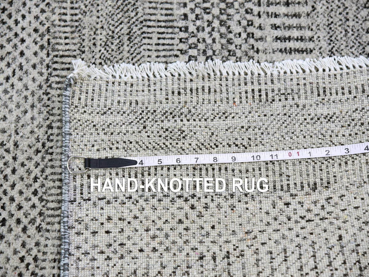 Modern / Contemporary hand-knotted wool rug in Gray, 3' x 4'10" — SKU O079579 (view 7)