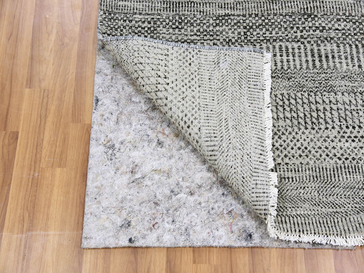 Modern / Contemporary hand-knotted wool rug in Gray, 2'5" x 4'1" — SKU O079580 (view 3)