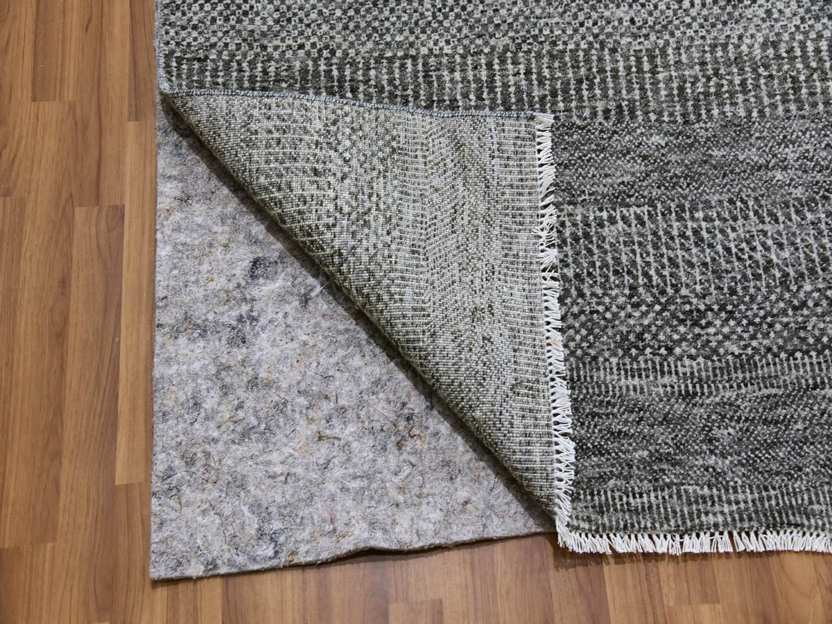 Modern / Contemporary hand-knotted wool rug in Gray, 12'2" x 15'2" — SKU O079586 (view 4)