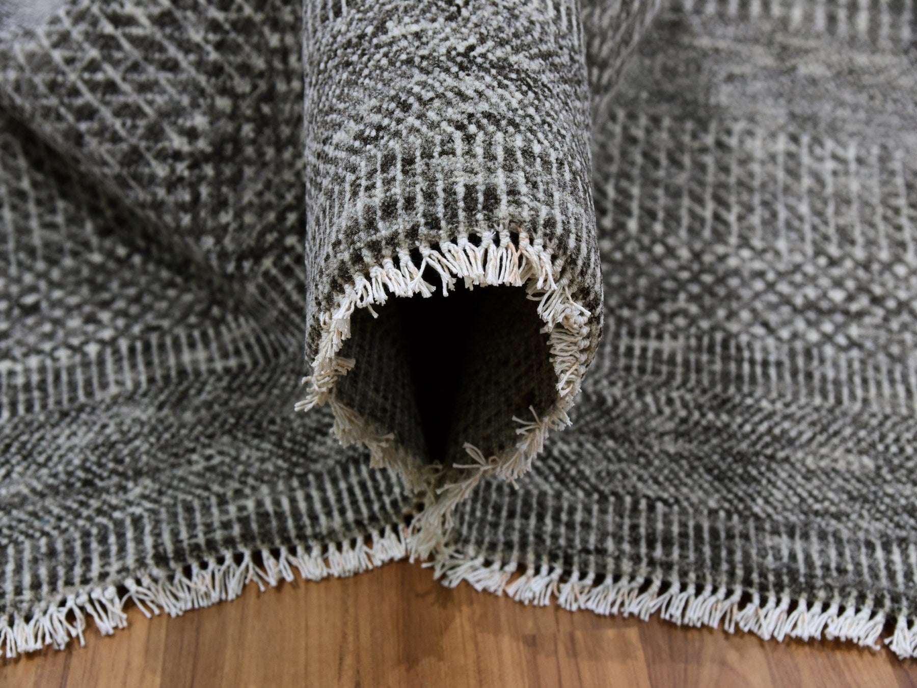 Modern / Contemporary hand-knotted wool rug in Gray, 12'2" x 15'2" — SKU O079586 (view 5)