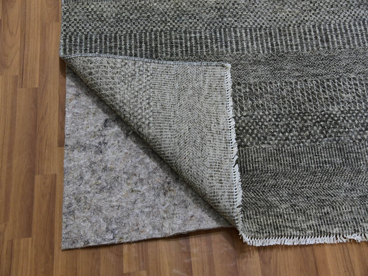 Modern / Contemporary hand-knotted wool rug in Gray, 14'1" x 18'2" — SKU O079588 (view 4)
