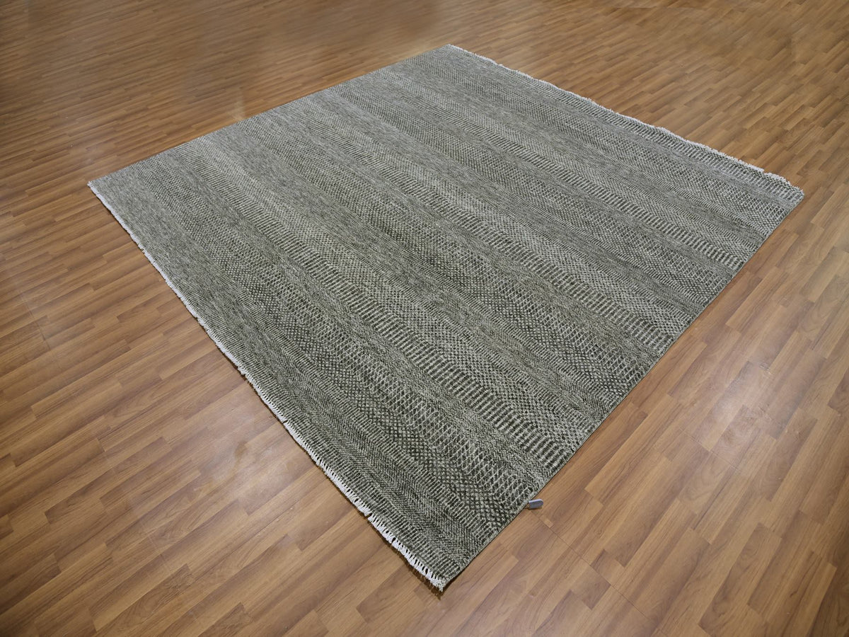 Modern / Contemporary hand-knotted wool rug in Gray, 8'1" x 8'2" — SKU O079589 (view 3)
