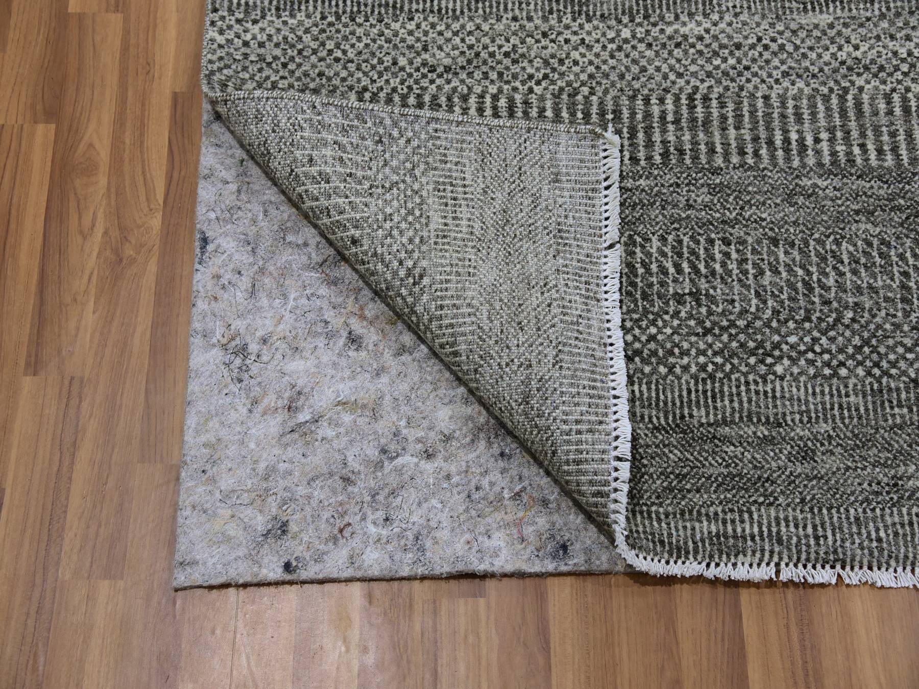Modern / Contemporary hand-knotted wool rug in Gray, 8'1" x 8'2" — SKU O079589 (view 4)