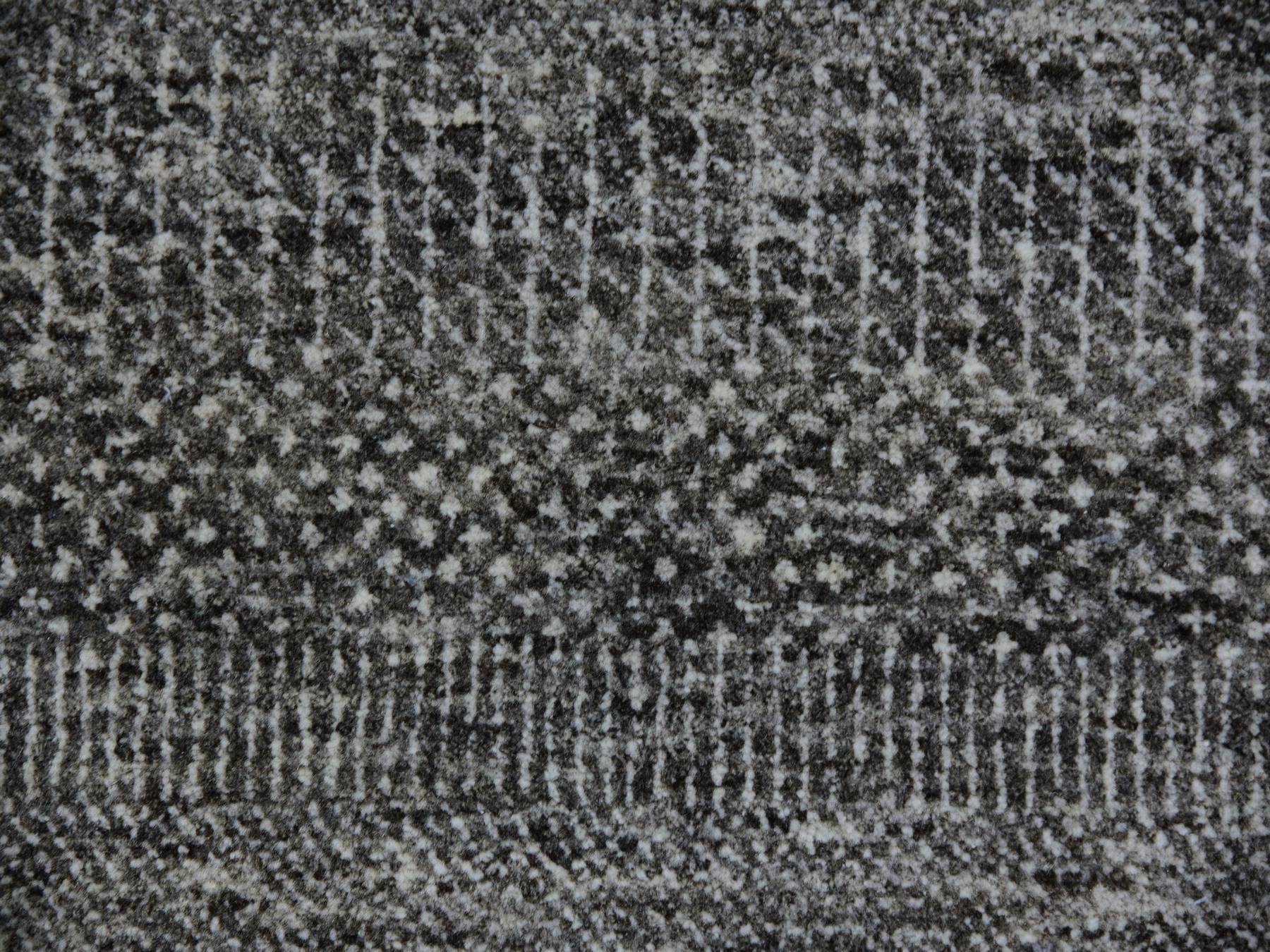 Modern / Contemporary hand-knotted wool rug in Gray, 8'1" x 8'2" — SKU O079589 (view 7)