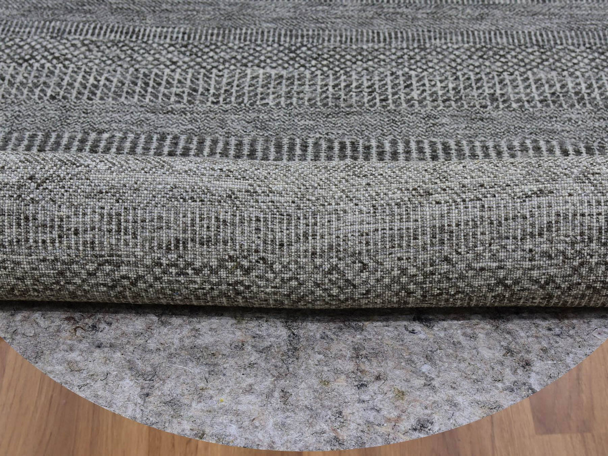 Modern / Contemporary hand-knotted wool rug in Gray, 7'10" x 7'10" — SKU O079592 (view 4)