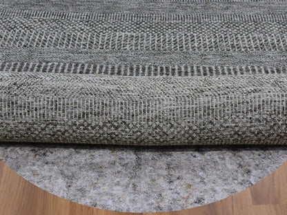 Modern / Contemporary hand-knotted wool rug in Gray, 7'10" x 7'10" — SKU O079592 (view 4)