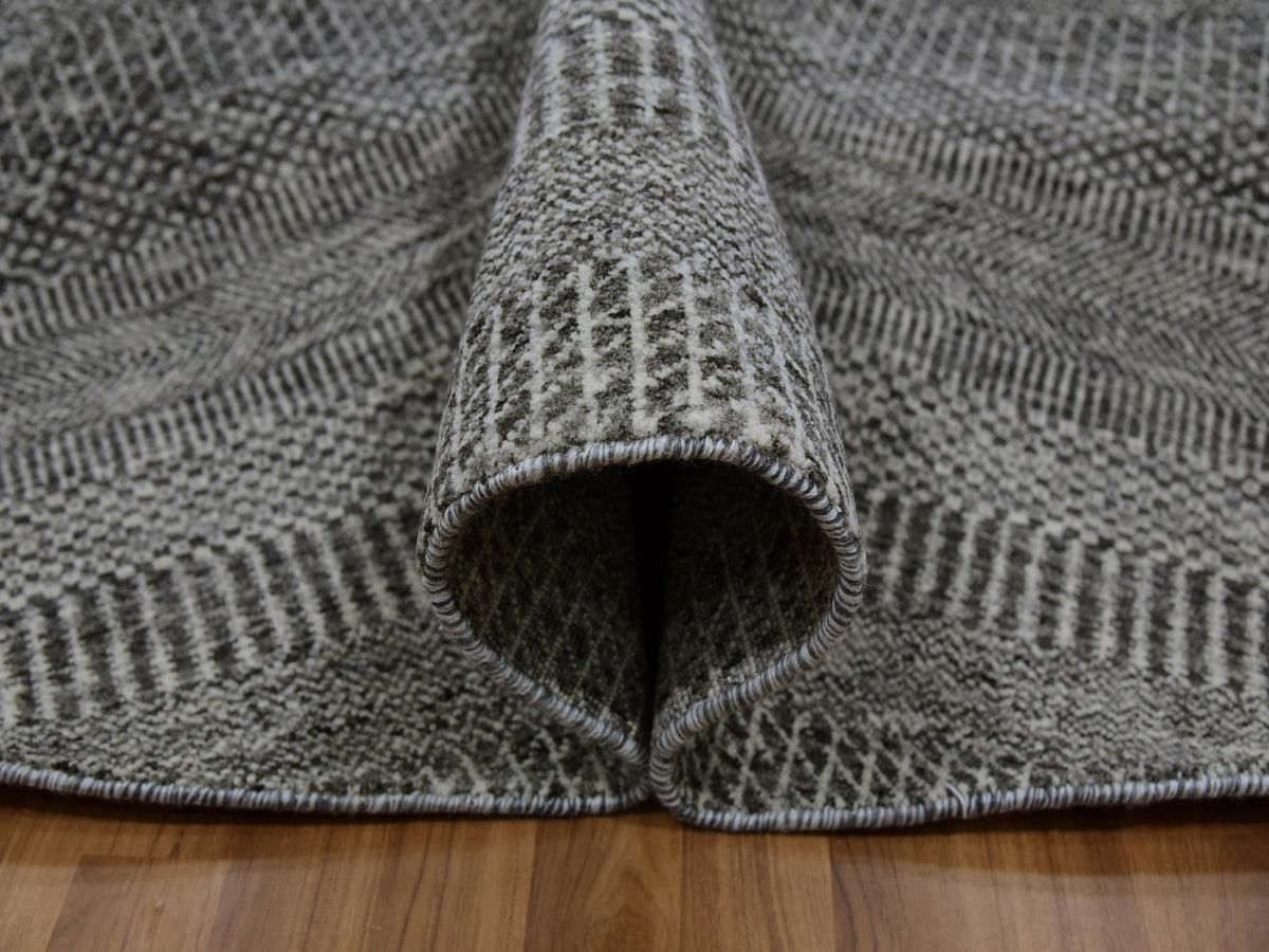 Modern / Contemporary hand-knotted wool rug in Gray, 7'10" x 7'10" — SKU O079592 (view 5)