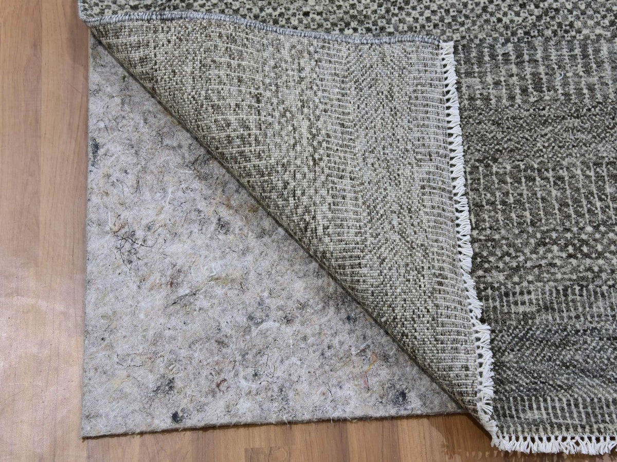Modern / Contemporary hand-knotted wool runner in Gray, 4'1" x 12'1" — SKU O079596 (view 3)
