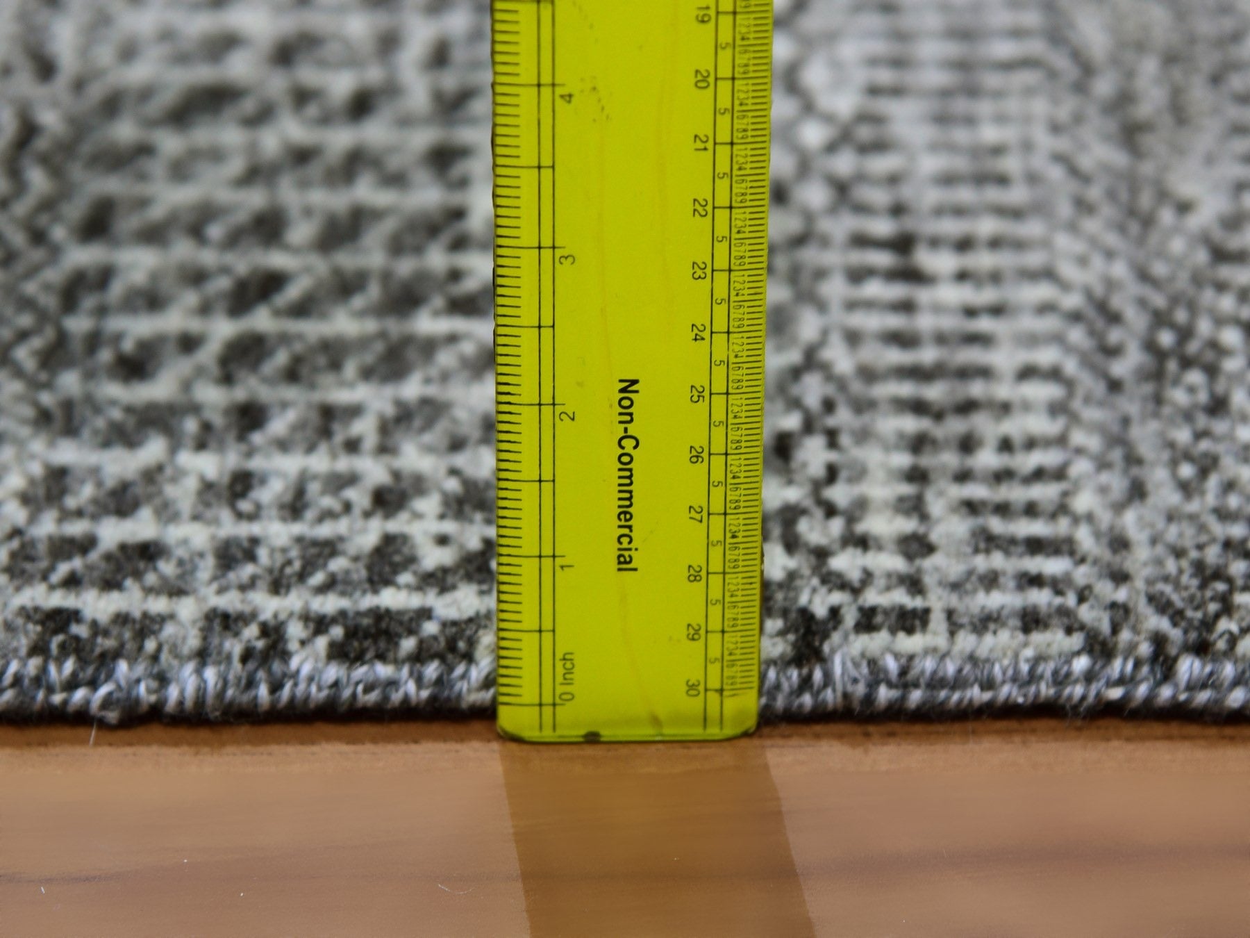 Modern / Contemporary hand-knotted wool runner in Gray, 4'1" x 12'1" — SKU O079596 (view 5)