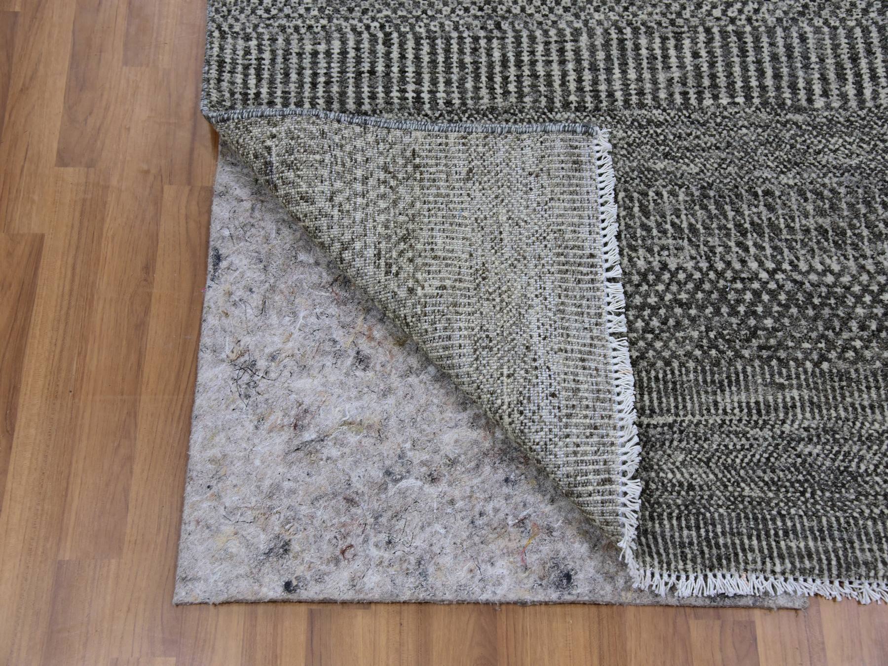Modern / Contemporary hand-knotted wool rug in Gray, 3'1" x 5' — SKU O079604 (view 3)