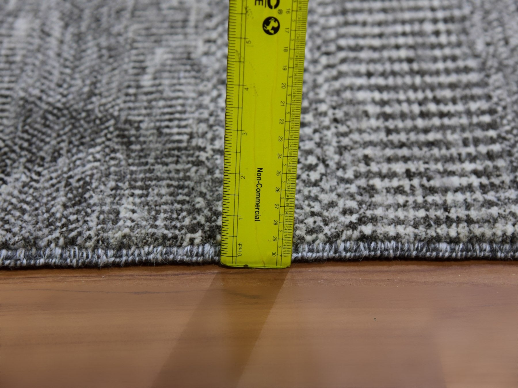 Modern / Contemporary hand-knotted wool rug in Gray, 3'1" x 5' — SKU O079604 (view 5)