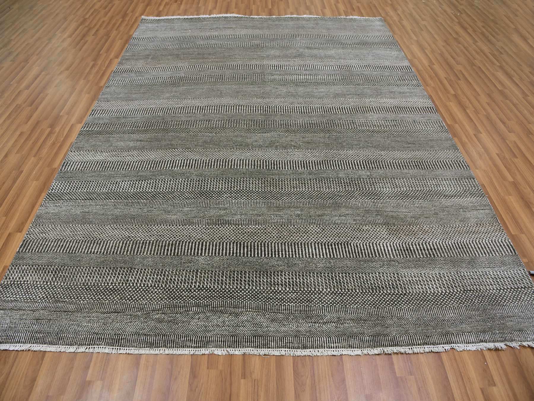Modern / Contemporary hand-knotted wool/silk rug in Gray, 8'1" x 10'3" — SKU O079614 (view 2)