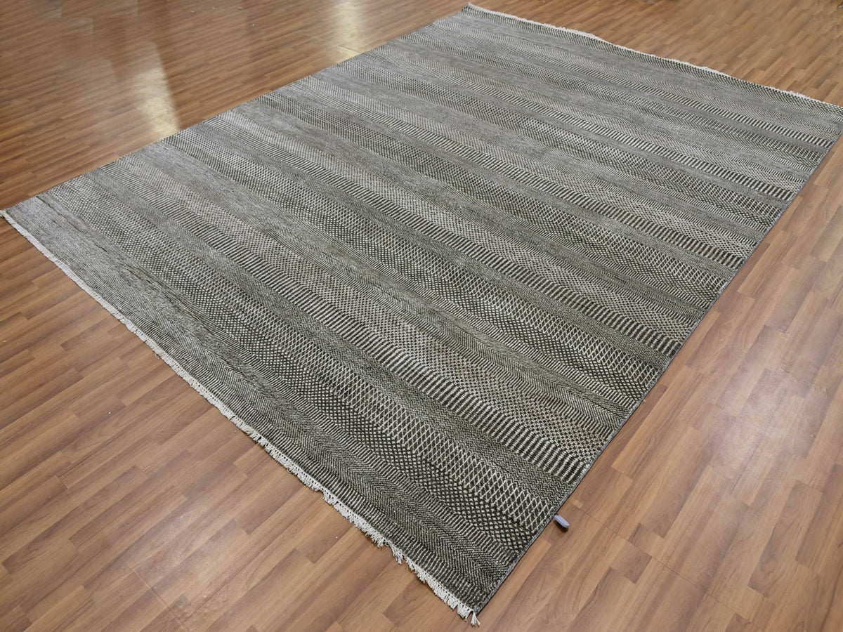 Modern / Contemporary hand-knotted wool/silk rug in Gray, 8'1" x 10'3" — SKU O079614 (view 3)