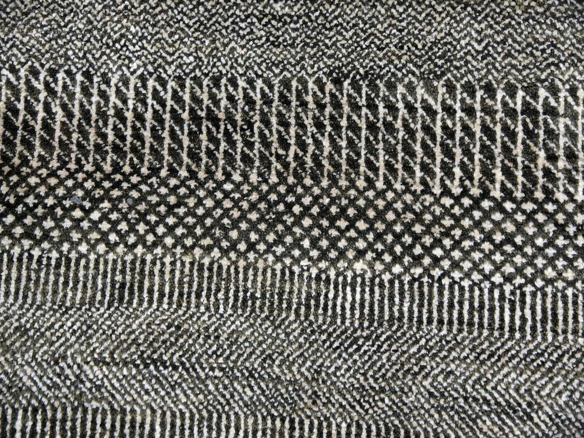 Modern / Contemporary hand-knotted wool/silk rug in Gray, 8'1" x 10'3" — SKU O079614 (view 8)