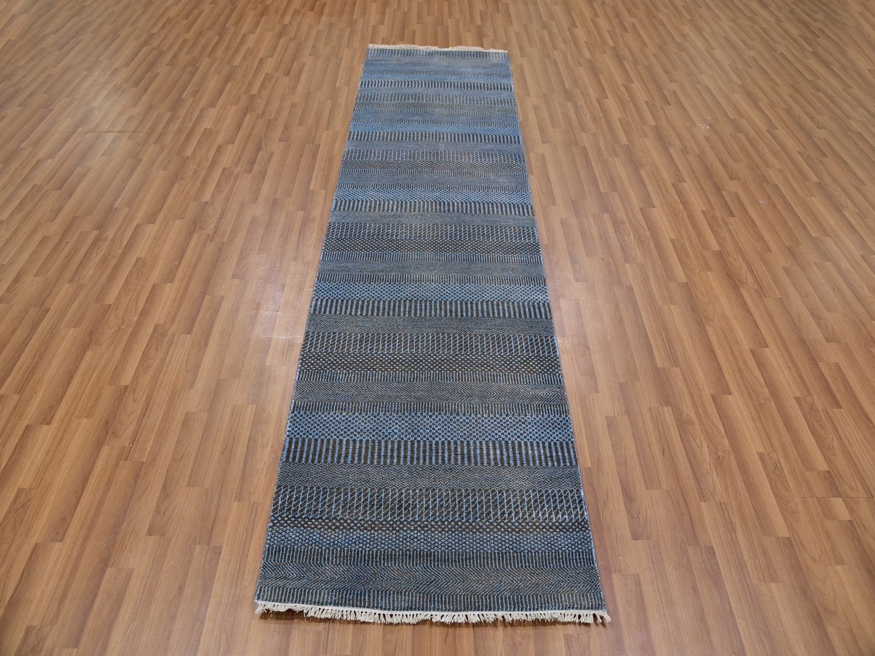 Blue 2'7" x 9'6" Modern / Contemporary Hand knotted Wool/Silk Rug - Sku: O079623