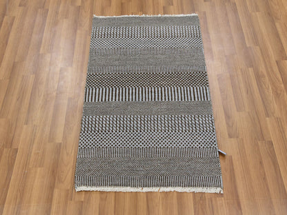 Modern / Contemporary hand-knotted wool rug in Gray, 2'2" x 3'3" — SKU O079638 (view 2)