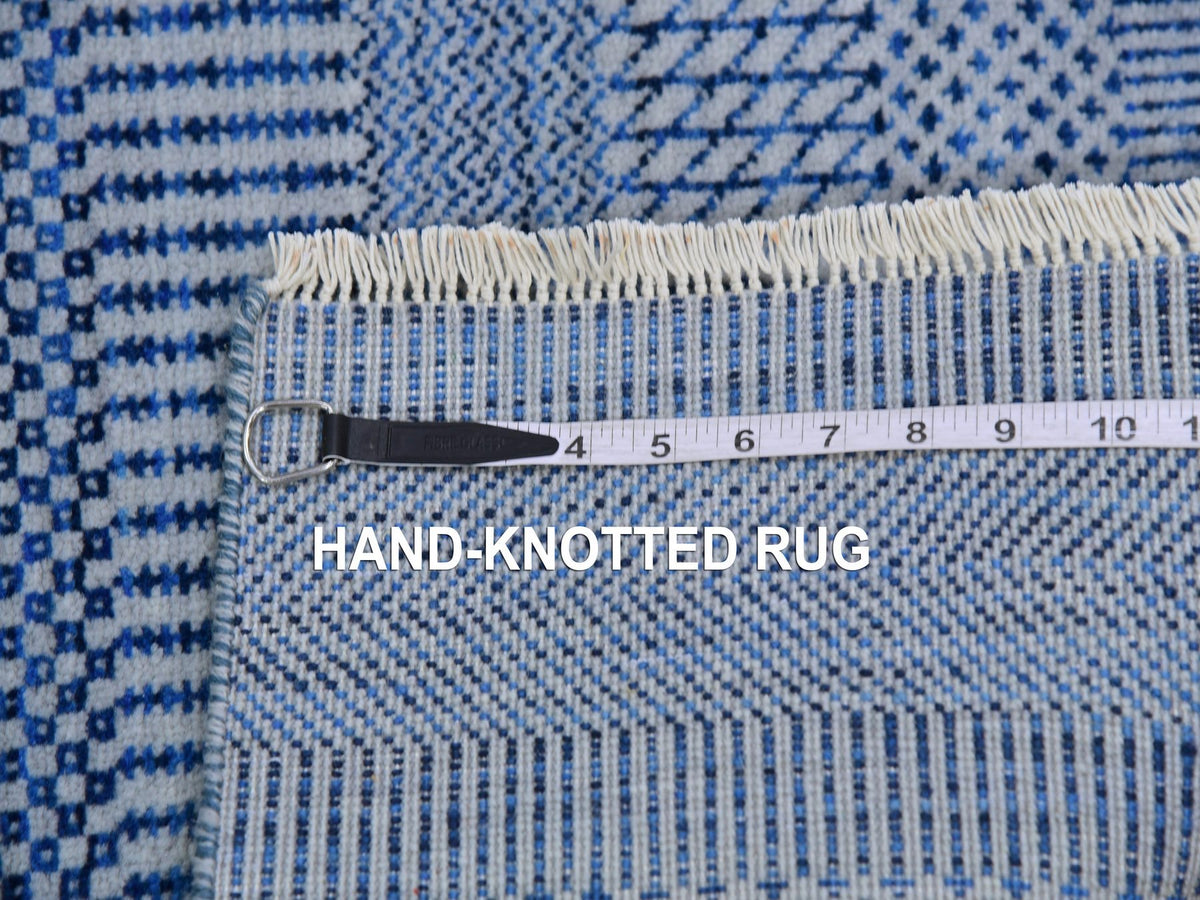 Modern / Contemporary hand-knotted wool rug in Gray, 2'1" x 3'3" — SKU O079642 (view 4)