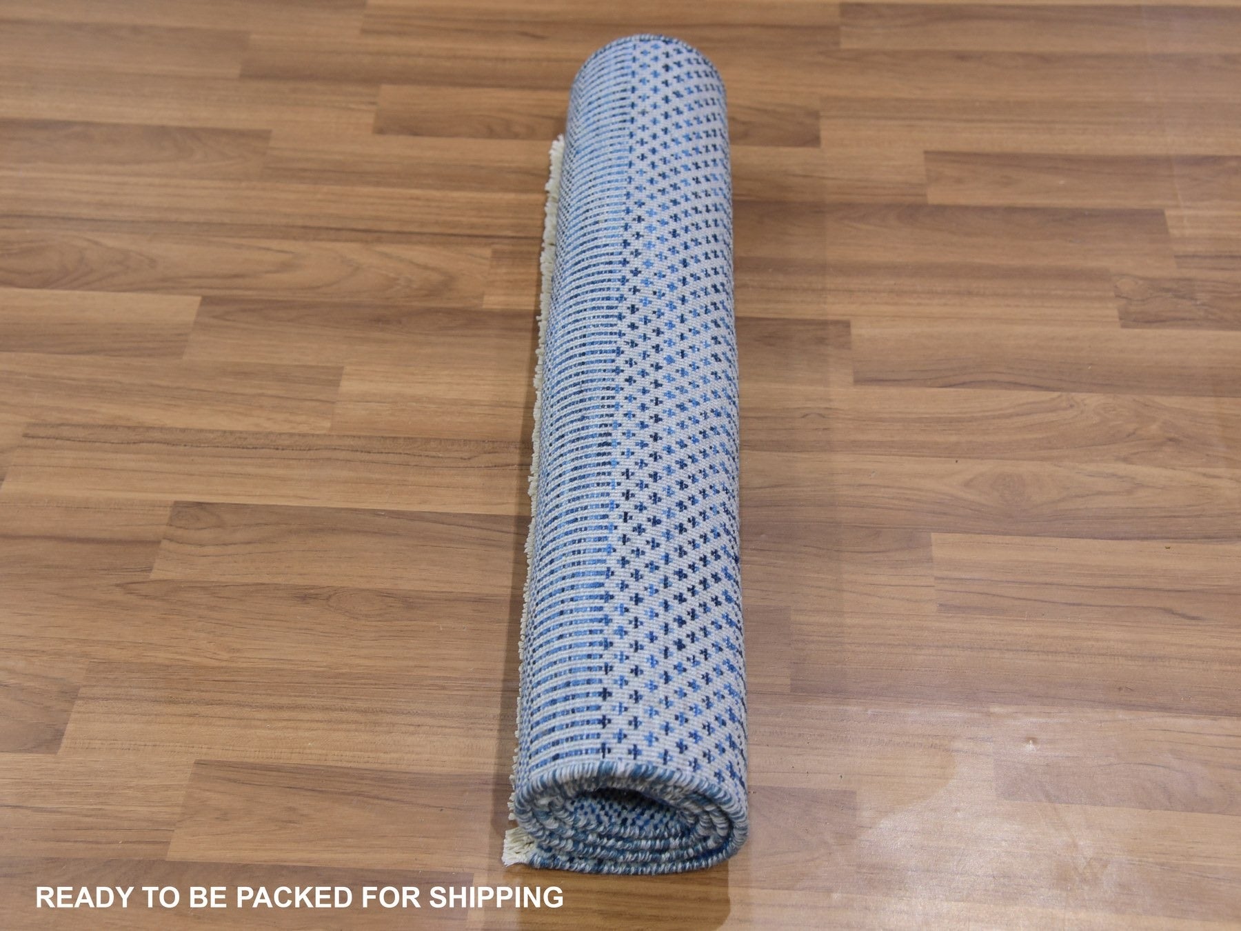 Modern / Contemporary hand-knotted wool rug in Gray, 2'1" x 3'3" — SKU O079642 (view 5)