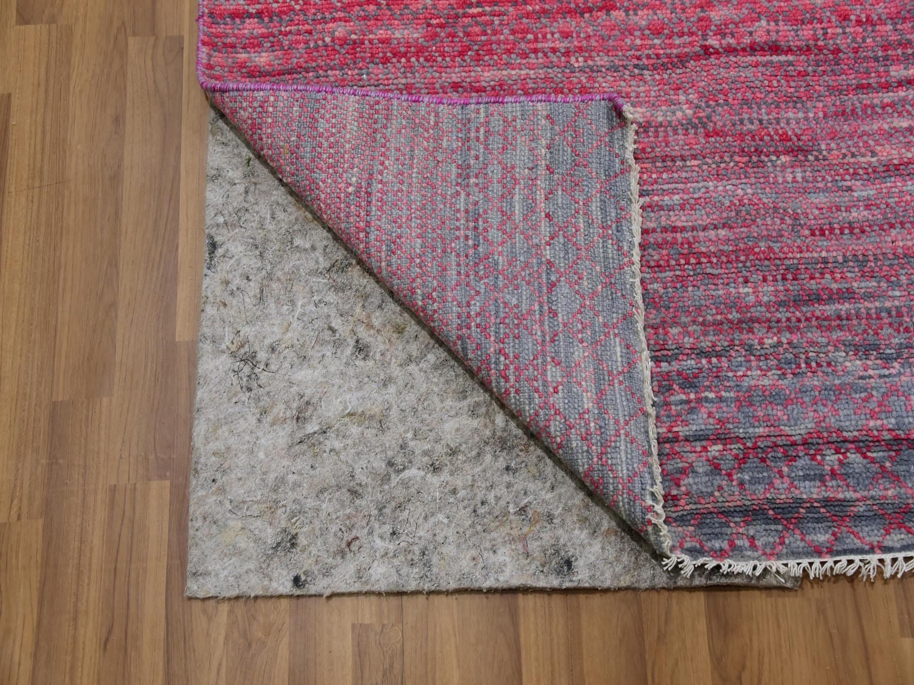 Modern / Contemporary hand-knotted wool rug in Red, 9'4" x 12'2" — SKU O079645 (view 4)