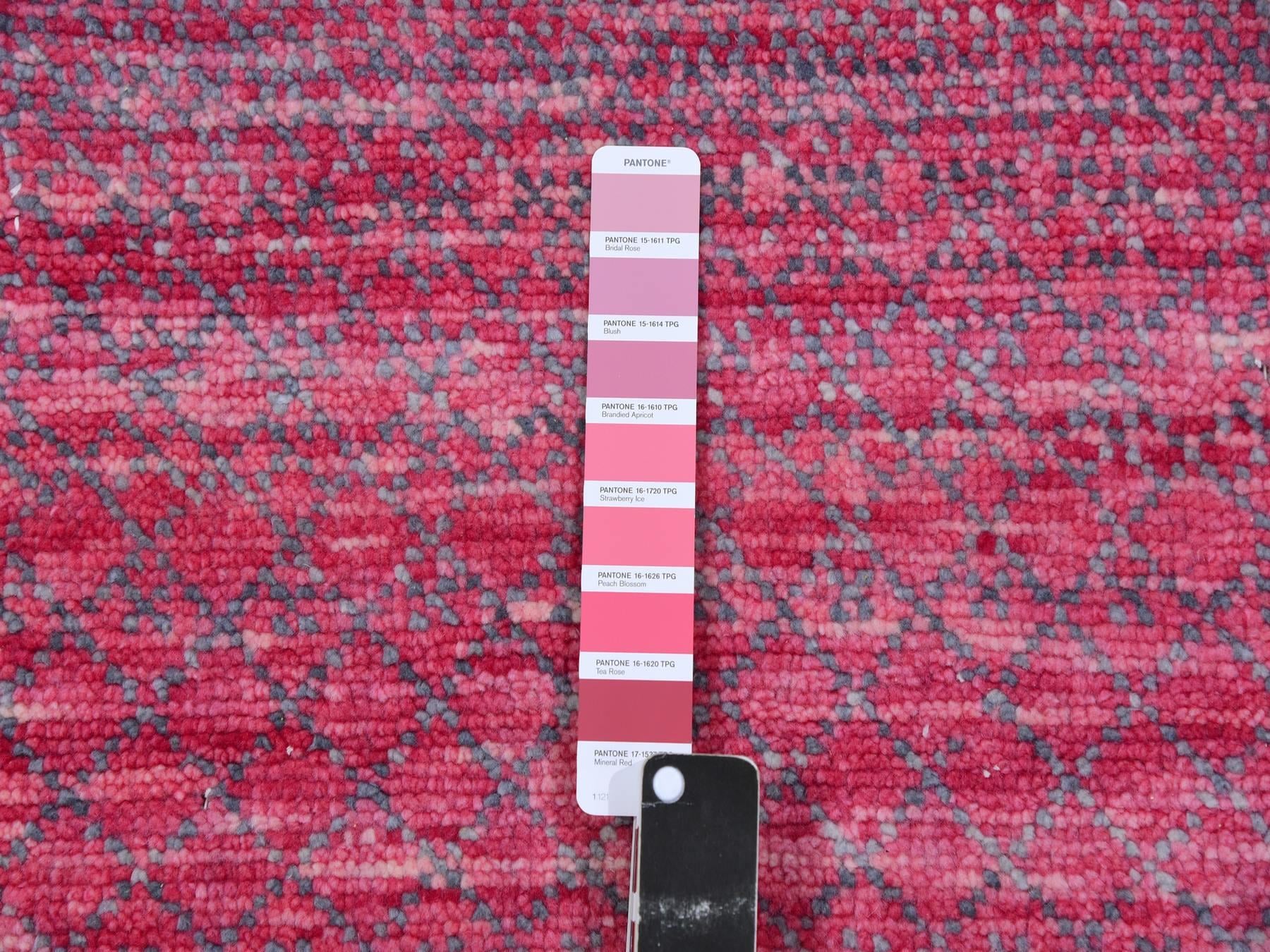 Modern / Contemporary hand-knotted wool rug in Red, 9'4" x 12'2" — SKU O079645 (view 7)