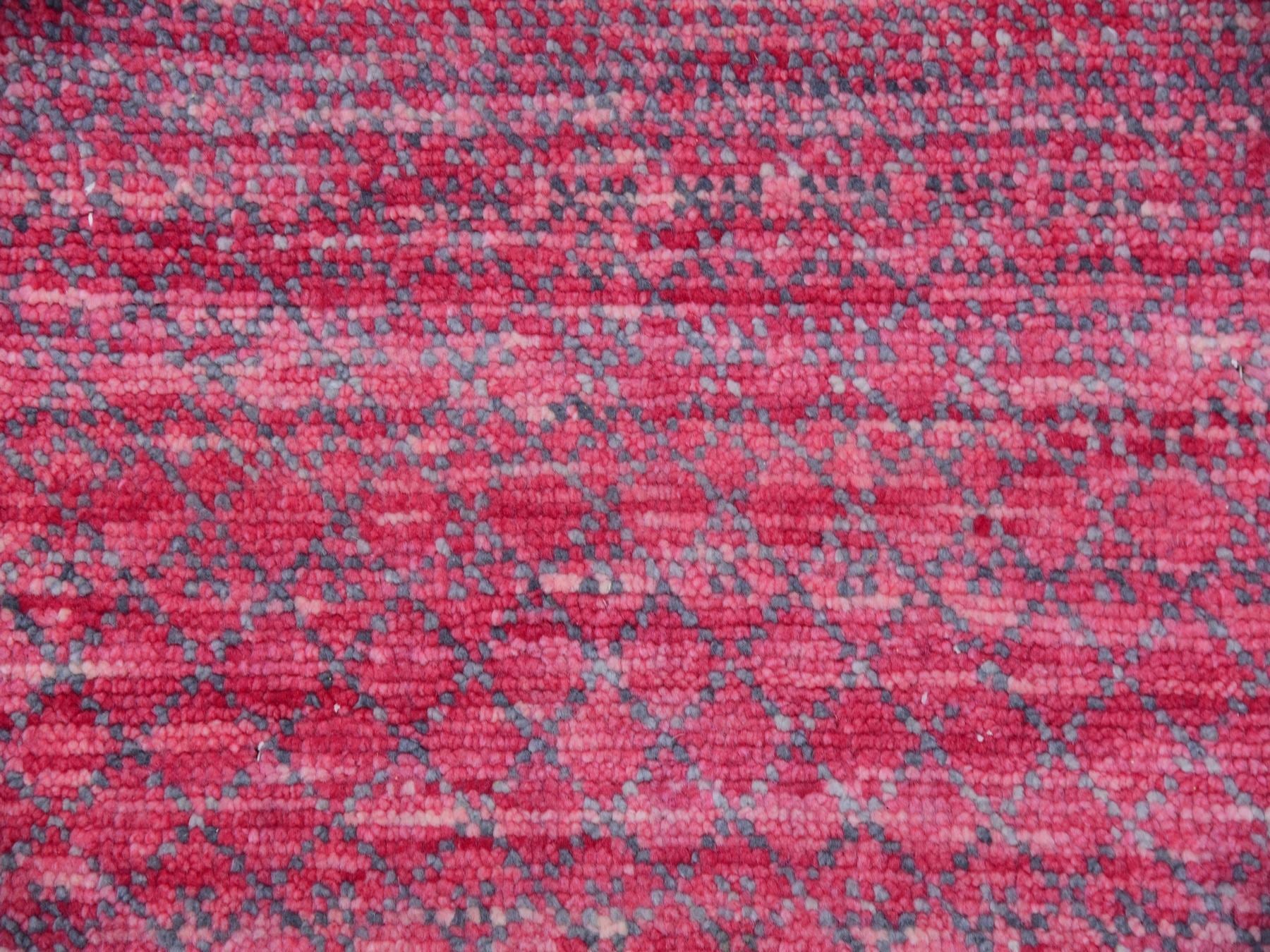 Modern / Contemporary hand-knotted wool rug in Red, 9'4" x 12'2" — SKU O079645 (view 8)