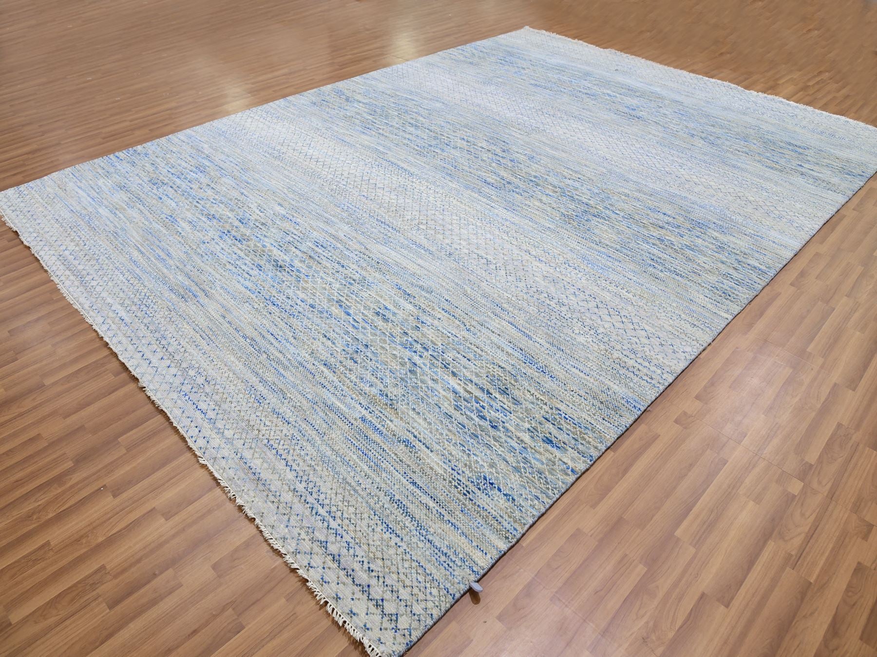 Modern / Contemporary hand-knotted wool rug in Gray, 10' x 14'1" — SKU O079647 (view 3)