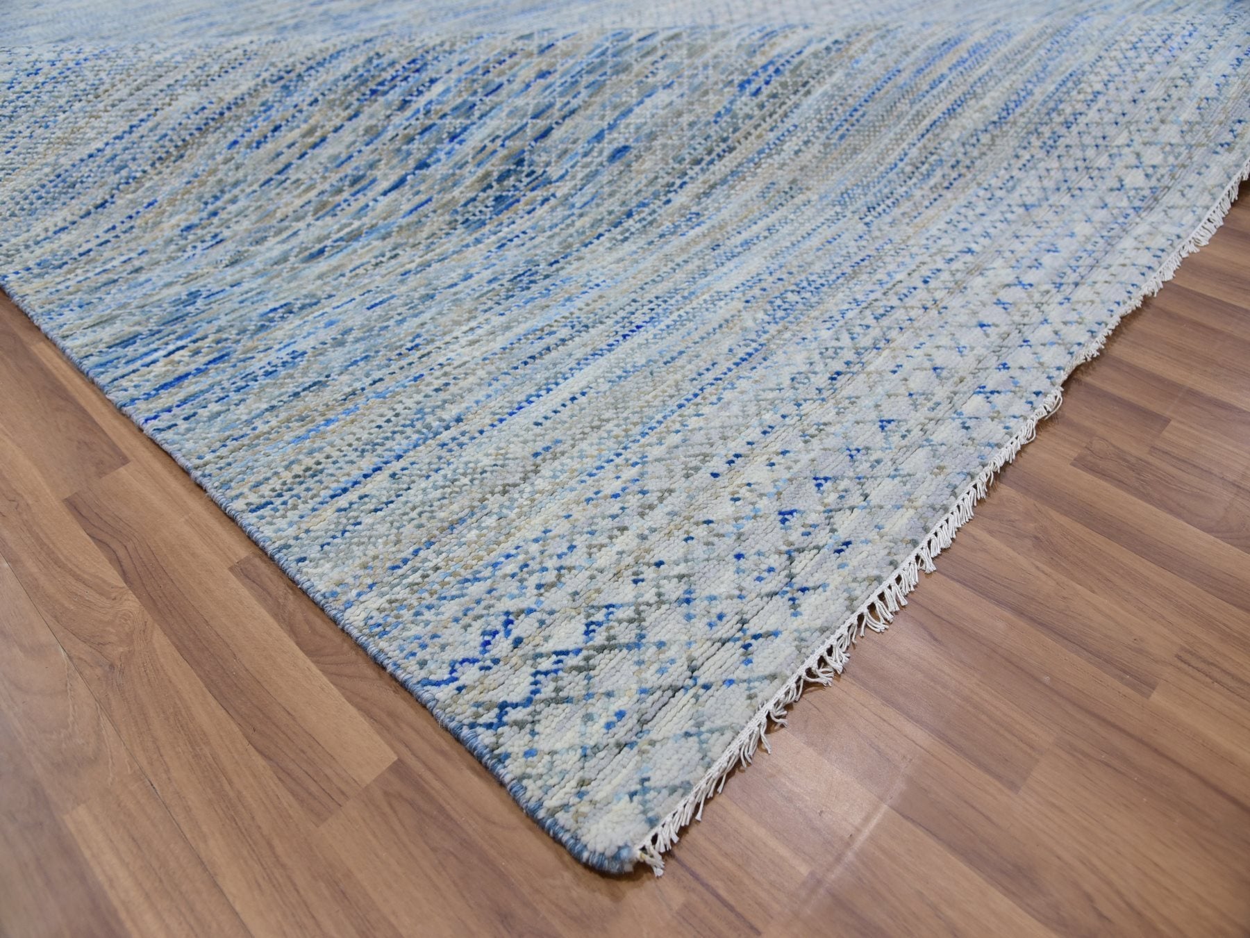 Modern / Contemporary hand-knotted wool rug in Gray, 10' x 14'1" — SKU O079647 (view 6)